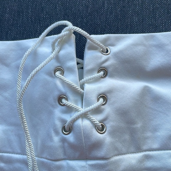 SOLD—VINTAGE Betsey Johnson white shorts with bauble buttons and tie back - Picture 4 of 9